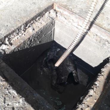 Destapacion de tapa cloacal en Ramos Mejia